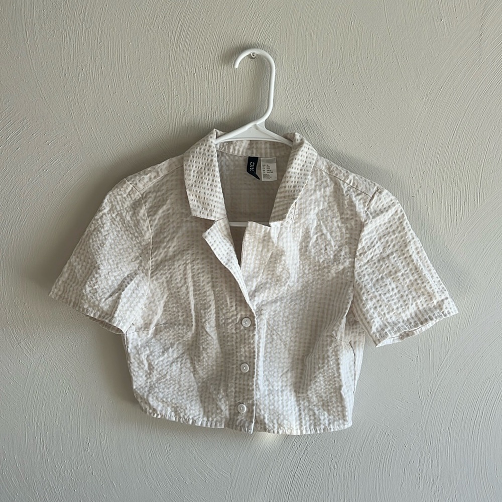Divided H&M cropped button up